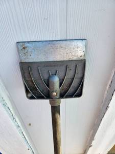 lot 307 image: Heavy-Duty Floor Scraper with Handle