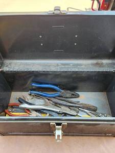 lot 337 image: Vintage All American 16 Tool Storage Box with Hand Tools and Hacksaw Blades