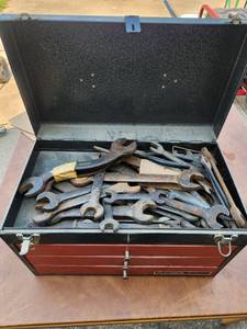 lot 340 image: Lot of Wrenches and Hand Tools in Metal Tool Box