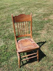 lot 368 image: Vintage Wood Dining Chair with Carved Crest Rail and Spindle Back