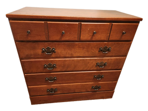 lot 370 image: Ethan Allen Early American Solid Maple 5 Drawer Chest of Drawers 30x14x30