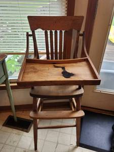 lot 378 image: Vintage Wood High Chair with Tray and Spindle Back