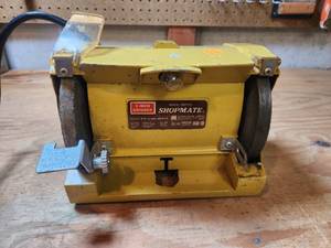 lot 402 image: Shopmate 5 Inch Grinder Model 2601TO 115V 60Hz 3.2 Amps Works