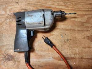 lot 417 image: Corded Electric Drill with Chuck and Bit Works