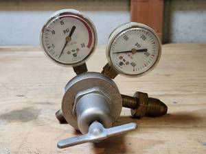 lot 424 image: Smith 30-15-510 Acetylene Regulator Dual Gauge 400 PSI Max&nbsp