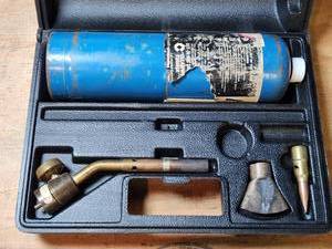 lot 425 image: Bernz-O-Matic Torch Kit with Cylinder and Accessories