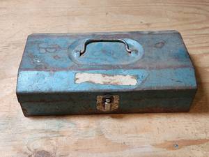 lot 429 image: Hole Saw Kit with Toolbox Blue Metal Case Assorted Sizes