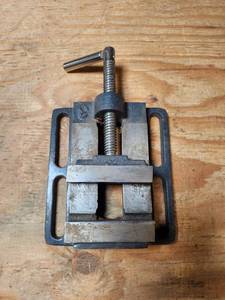 lot 454 image: Drill Press Vise with Screw Handle