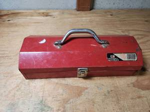 lot 460 image: Vermont American #1590 Portable Tool Box with Wrenches&nbsp