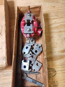 lot 514 image: Vintage Tap Die Pipe Threader