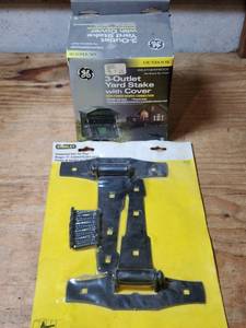 lot 553 image: GE 3-Outlet Yard Stake with Cover Weatherproof Outdoor Plus Heavy-Duty Gate Hinges