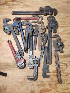 lot 555 image: Big Lot of Vintage Pipe Wrenches