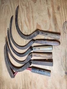 lot 563 image: Lot of 6 Sickle Harvest Knives with Wood Handles