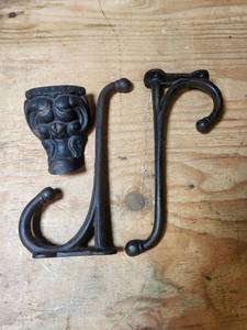 lot 572 image: Primitive Cast Iron Lot Antique 11 Horse Harness Barn Hooks