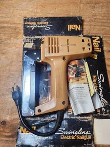 lot 578 image: Swingline Electric Nailgun No. 32001 Works