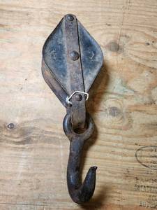 lot 580 image: Vintage Heavy Duty Steel Snatch Block Pulley with Forged Hook Star #2