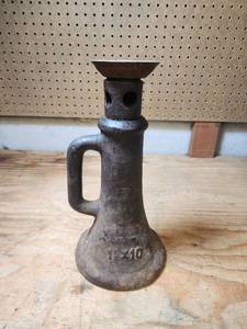 lot 587 image: Antique Railroad Screw Jack Cast Iron&nbsp