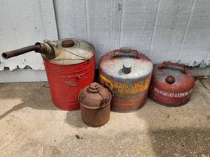 lot 600 image: Lot of 4 Vintage Metal Gasoline Cans Nice Eagle Can