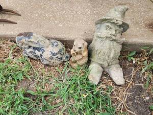 lot 610 image: Garden Decor Figurine Set 3 Pieces Gnome Rabbit Toad Statues