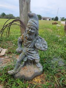 lot 615 image: Garden Gnome Statue 23 inches