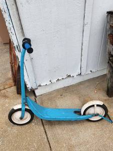 lot 624 image: Vintage Steel Kick Scooter