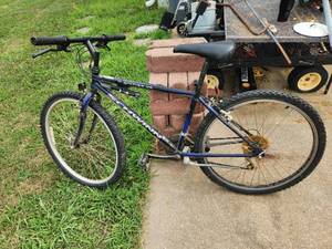 lot 626 image: Frontier GS Mountain Bike 26 inch Wheels