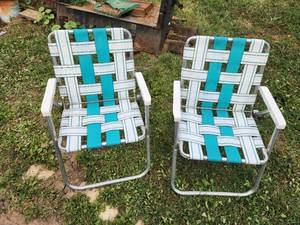 lot 638 image: Vintage Pair of Aluminum Folding Lawn Chairs Sunbeam Turquoise Striped