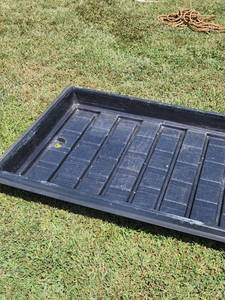 lot 701 image: 3 Commercial Hydroponic Flood &amp Drain Grow Trays 4x3