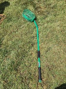 lot 707 image: Garden Grabber Leaf Rake with Extension Handle