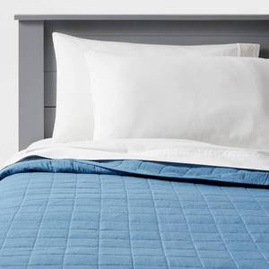 lot 471 image: Twin Box Stitch Microfiber Kids Quilt Blue - Pillowfort - Retail $40
