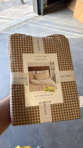 lot 540 image: Gathre Reversible Duvet Set Twin 100% Cotton - Retail $0
