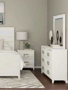 lot 21042 image: 6-Drawer Dresser White with Metal Handles - Retail $450