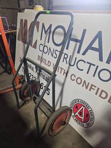 lot 6218 image: Oxygen and Acetylene Tank Cart