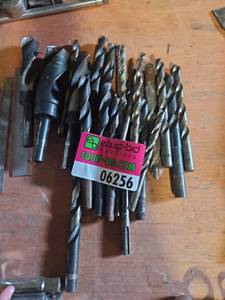 lot 6256 image: Assorted Drill Bits and Cutting Tools Set