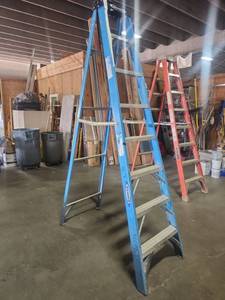 lot 6132 image: Werner Fiberglass 6-Step Ladder - Type I