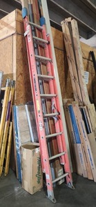 lot 6134 image: Louisville 16ft Fiberglass Extension Ladder