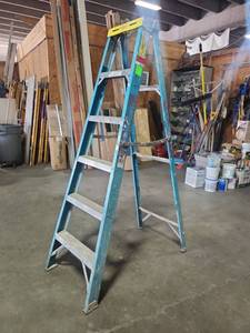 lot 6136 image: Werner 6 ft. Fiberglass Ladder - Model 6006
