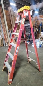 lot 6137 image: Werner 6 Ft Fiberglass Step Ladder - Model 3720-5218