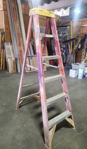 lot 6138 image: Werner 6 Ft Fiberglass Step Ladder - Model 3720-5218