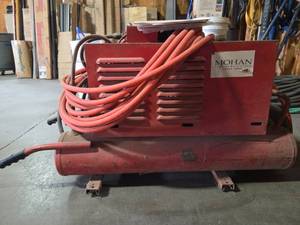 lot 6144 image: Emglo Portable Air Compressor w Air Hose, and Manuals - Model KU