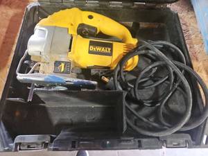 lot 6153 image: DeWalt Orbital Jig Saw 1in Stroke - Model DW317 VS