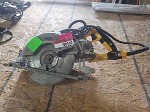 lot 6160 image: DeWalt 7.25in Corded Circular Saw - Model DWS535