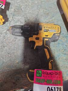 lot 6178 image: DeWaltcCordless Drill Driver 12in - Model DCD777