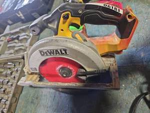 lot 6181 image: DeWalt 6.5in Circular Saw - Model DCS391
