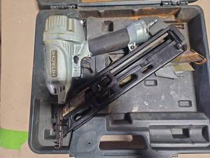 lot 6200 image: Hitachi Pneumatic Framing Nailer Kit - Model NR65AK - Tool Only