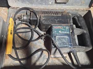 lot 6207 image: Bosch Hammer Drill w Case - Model 1232EVS