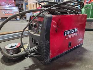 lot 6193 image: Lincoln Electric Welder - Model 140 PRO-MIG