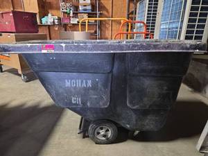 lot 6266 image: Rubbermaid Commercial Products Tilt Truck Cart