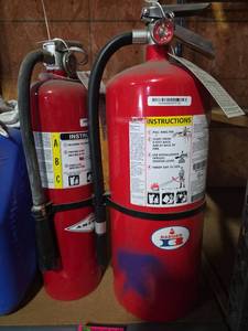 lot 6275 image: Lot Of Fire Extinguishers