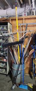 lot 6291 image: Lot of Assorted Cleaning and Garden Hand Tools